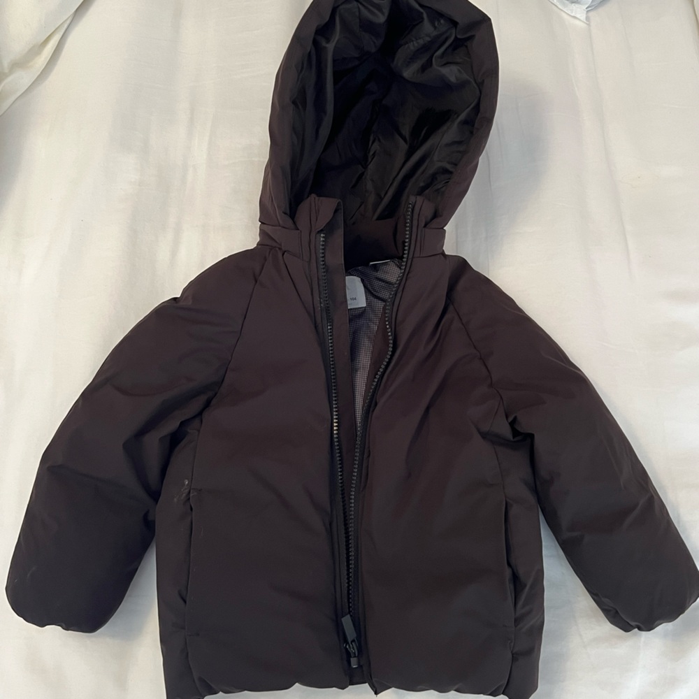 Like new Zara grayish/black 3-4 years old puffer coat with hood.